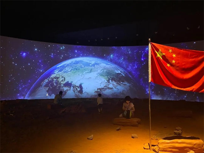 1000㎡超大空間、44*8米巨型弧幕 SEEMILE助力中國航天官方藝術(shù)特展